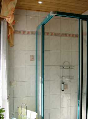 Dusche im Badezimmer